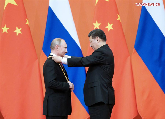 Xi awards Putin China